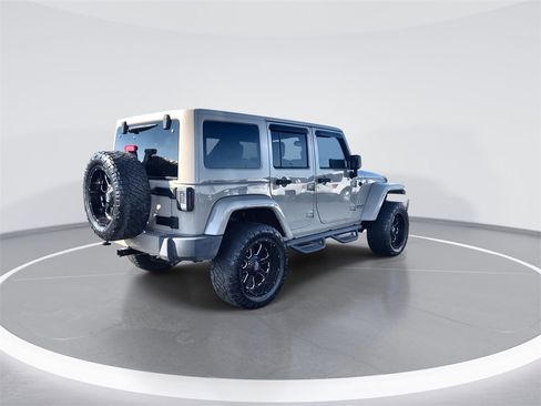 Used 2016 Jeep Wrangler Unlimited Sahara image 8