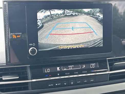 Used 2026 Toyota Sienna LE FWD image 36