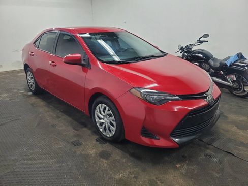 Used 2019 Toyota Corolla LE image 3