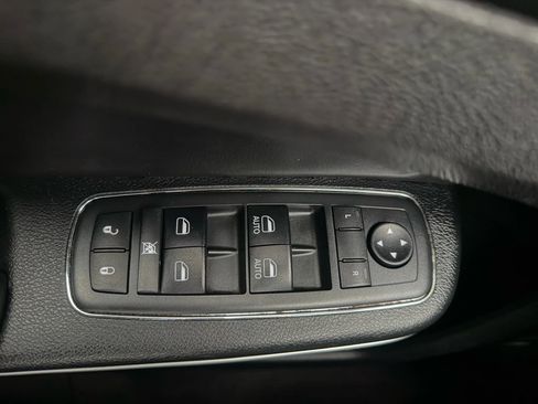 Used 2018 Chrysler 300 Touring w/ Chrome Appearance Package image 22