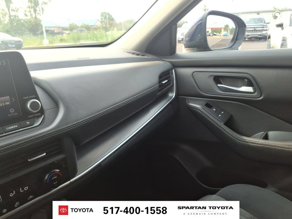 Used 2024 Nissan Rogue SV AWD/4WD image 23