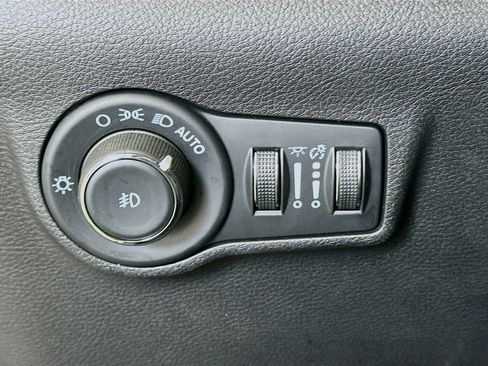 Used 2022 Jeep Compass Latitude FWD image 17