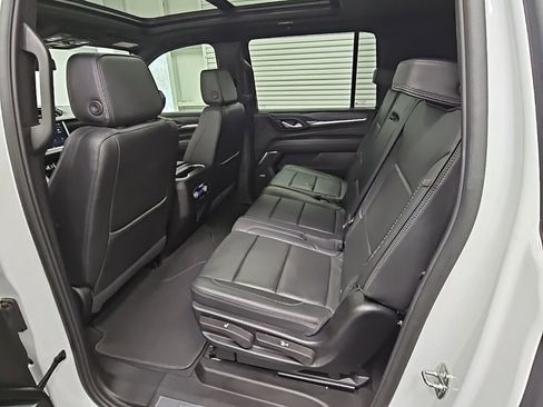 Used 2024 GMC Yukon XL Denali image 35