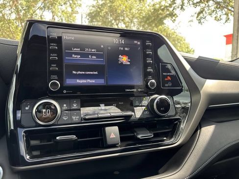 Used 2020 Toyota Highlander XLE FWD image 31
