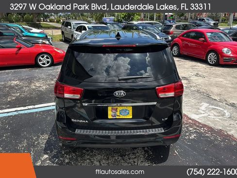 Used 2017 Kia Sedona LX w/ LX Essentials Premium Package FWD image 9