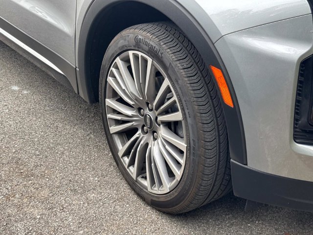 Used 2025 Cadillac XT4 Premium Luxury w/ Technology Package FWD image 4