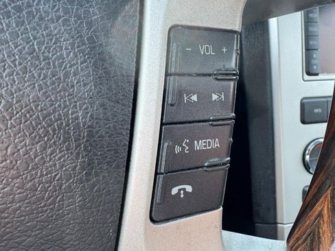 Used 2010 Lincoln MKX 2WD image 19