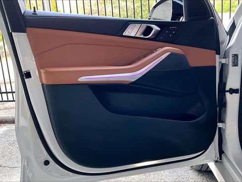 Used 2022 BMW X7 xDrive40i w/ Executive Package image 21