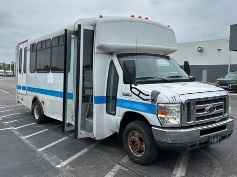 Used 2011 Ford E-450 and Econoline 450 Super Duty w/ Shuttle Bus Prep Pkg RWD image 1