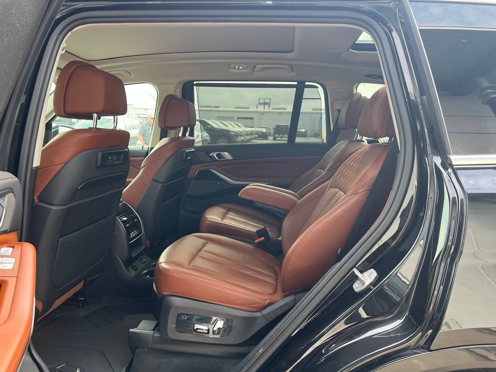 Used 2020 BMW X7 xDrive40i w/ Premium Package AWD/4WD image 21
