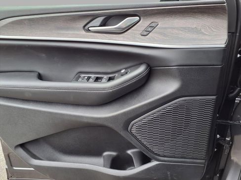 New 2025 Jeep Grand Cherokee Limited w/ Black Appearance Package image 18