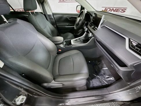 Certified 2023 Toyota RAV4 LE AWD/4WD image 29