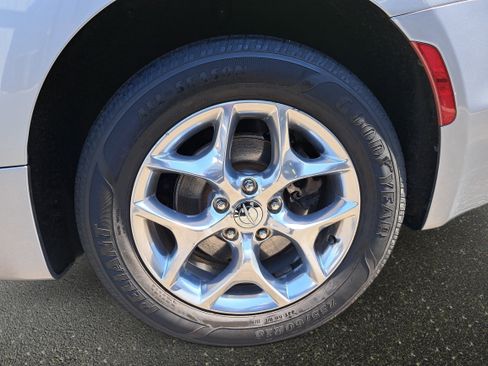 Used 2018 Chrysler Pacifica Limited FWD image 33