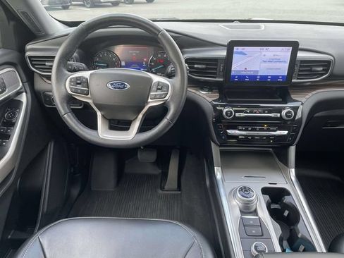 Used 2022 Ford Explorer Limited w/ Equipment Group 301A AWD/4WD image 16