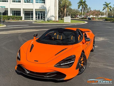 Used 2022 McLaren 720S Spider image 10