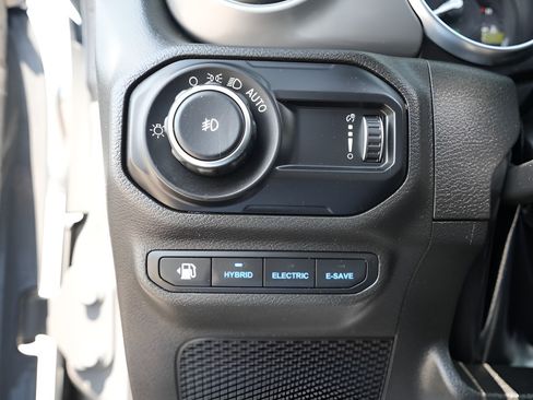 Used 2023 Jeep Wrangler Unlimited w/ Sun & Screen Package AWD/4WD image 28