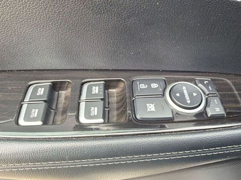 Used 2020 Kia Sorento AWD V6 image 12
