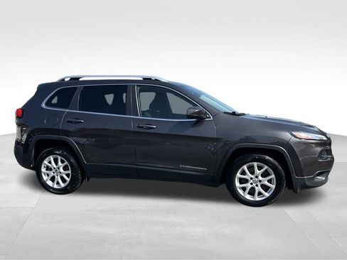 Used 2015 Jeep Cherokee Latitude FWD image 2