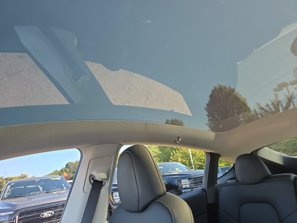 Used 2024 Tesla Model Y Long Range AWD/4WD image 28