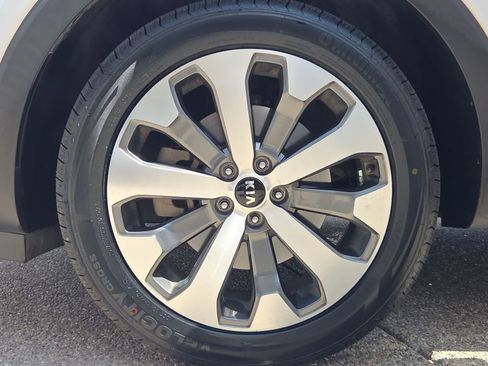 Used 2021 Kia Telluride S FWD image 13