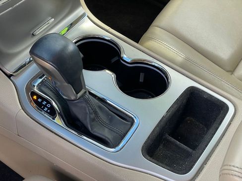 Used 2018 Jeep Grand Cherokee Limited image 26