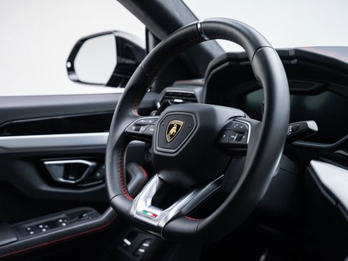 Used 2021 Lamborghini Urus image 37