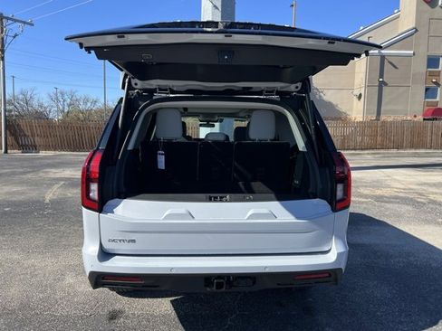 New 2025 Ford Expedition Active image 15