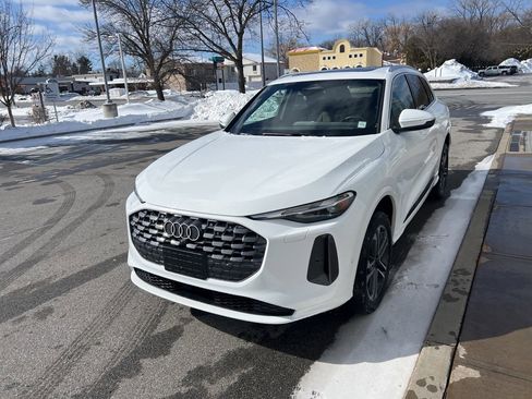 Used 2025 Audi Q5 Premium w/ Convenience Package image 50