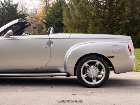 Used 2005 Chevrolet SSR w/ Preferred Equipment Group image 5