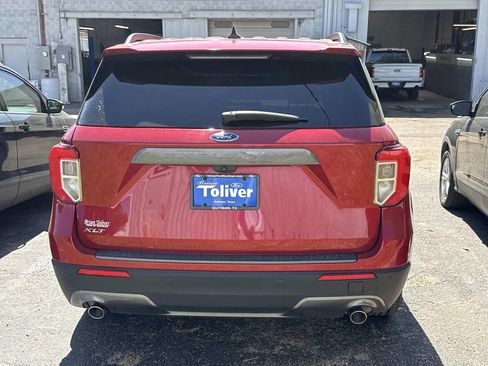 Used 2022 Ford Explorer XLT w/ Equipment Group 202A image 5