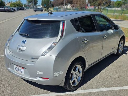 Used 2013 Nissan Leaf SV w/ Premium Pkg image 11