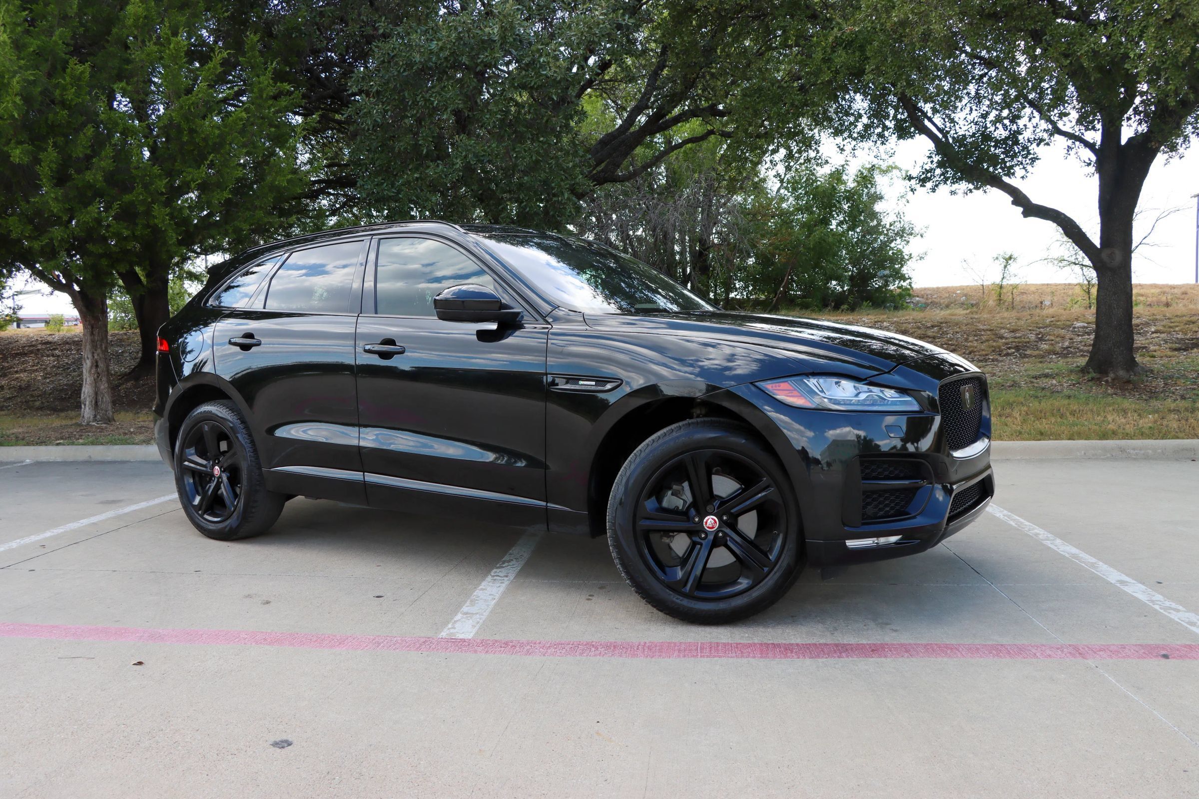 Used 2019 Jaguar F-PACE R-Sport AWD/4WD image 1