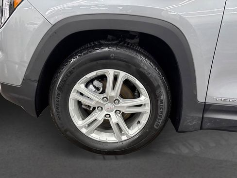 Used 2023 GMC Terrain SLE image 12
