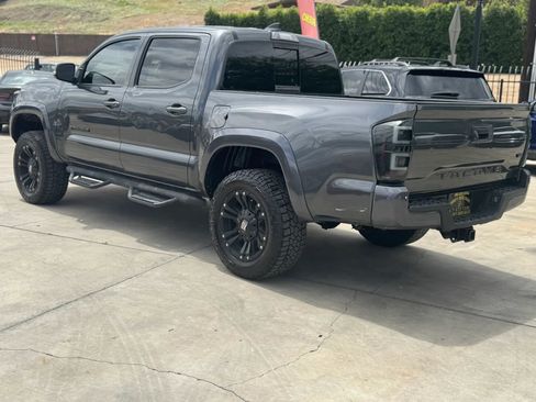 Used 2019 Toyota Tacoma TRD Sport w/ Technology Package AWD/4WD image 7