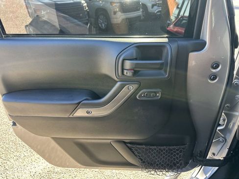 Used 2016 Jeep Wrangler Sport image 29