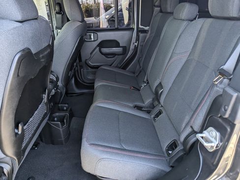 Certified 2024 Jeep Gladiator Rubicon w/ Convenience Group image 9