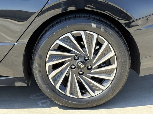 Used 2025 Hyundai Sonata Limited FWD image 15