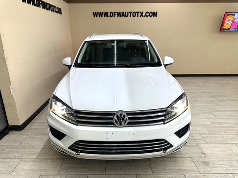 Used 2015 Volkswagen Touareg Sport image 3