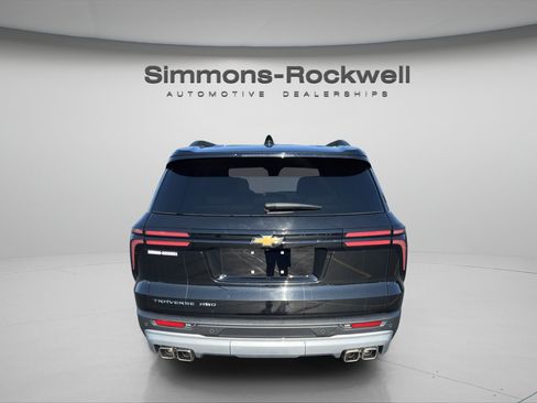 Used 2025 Chevrolet Traverse LT w/ Sun and Wheel Package AWD/4WD image 4