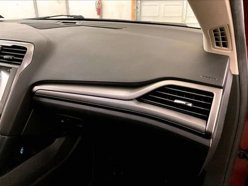 Used 2018 Ford Fusion SE w/ Fusion SE Technology Package FWD image 16