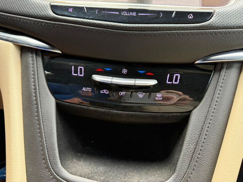 Used 2018 Cadillac XT5 FWD image 39