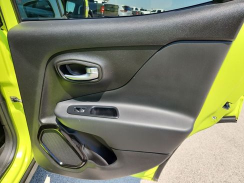 Certified 2017 Jeep Renegade Altitude FWD image 15