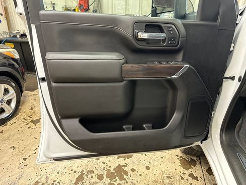 Used 2020 GMC Sierra 2500 SLT w/ X31 Off-Road Package AWD/4WD image 15