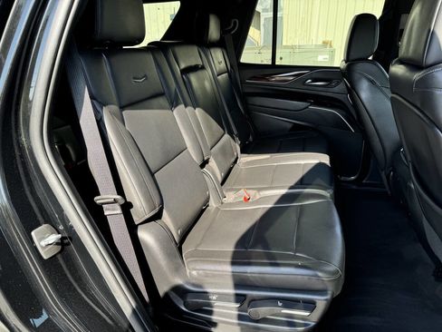 Used 2022 Cadillac Escalade Luxury image 8