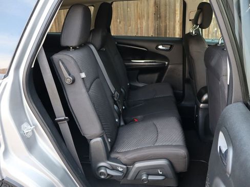 Used 2017 Dodge Journey SE w/ Flexible Seating Group image 23