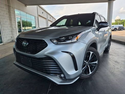 Used 2022 Toyota Highlander XSE FWD image 1