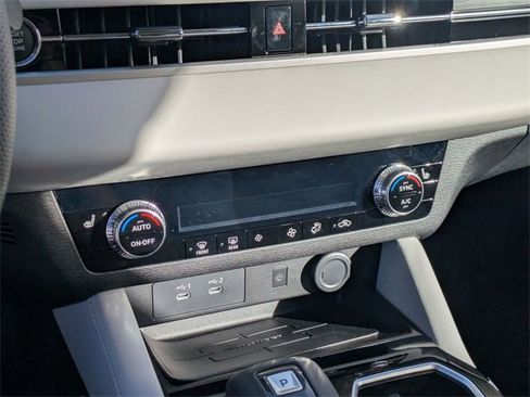 New 2025 Mitsubishi Outlander SE image 23