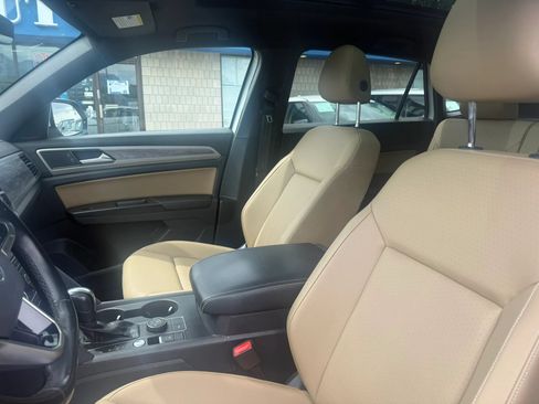 Used 2020 Volkswagen Atlas Cross Sport SE w/ Panoramic Sunroof Package AWD/4WD image 17
