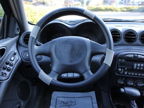 Used 2002 Pontiac Grand Am SE image 16