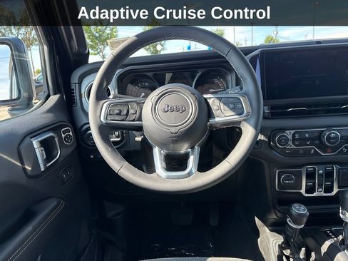 Used 2025 Jeep Wrangler Unlimited Sahara w/ Safety Group AWD/4WD image 18